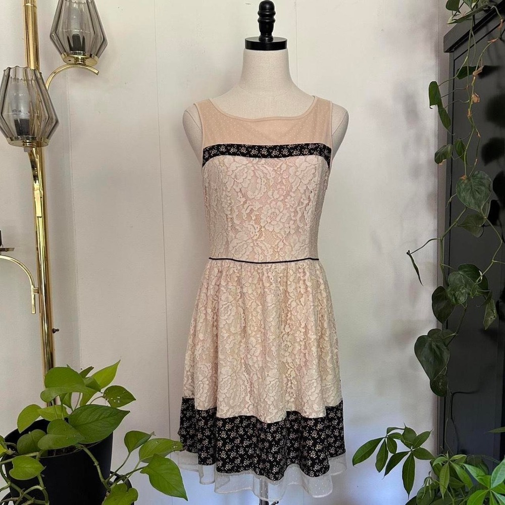 LC Lauren Conrad Women Cream Black Lace Floral A-Line Dress Size 10 Cottagecore